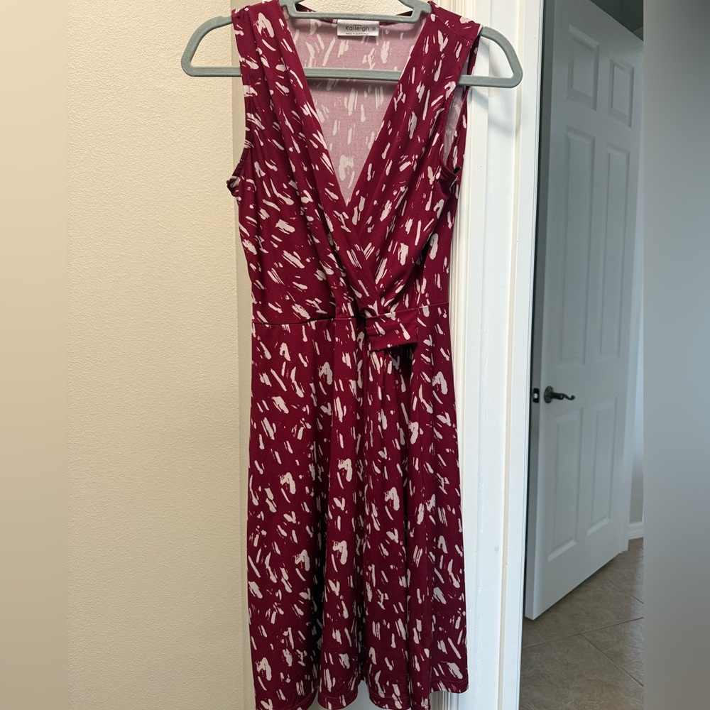 Kaileigh Red Sleeveless V-Neck Midi Sundress